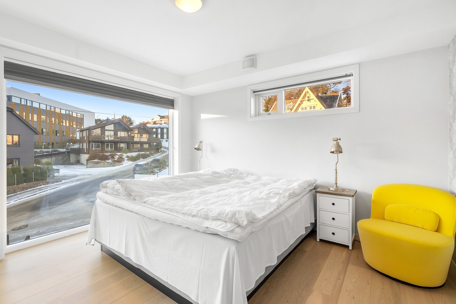 Hovedsoverommet er av god størrelse og har store vindusoverflater. Galleribilde