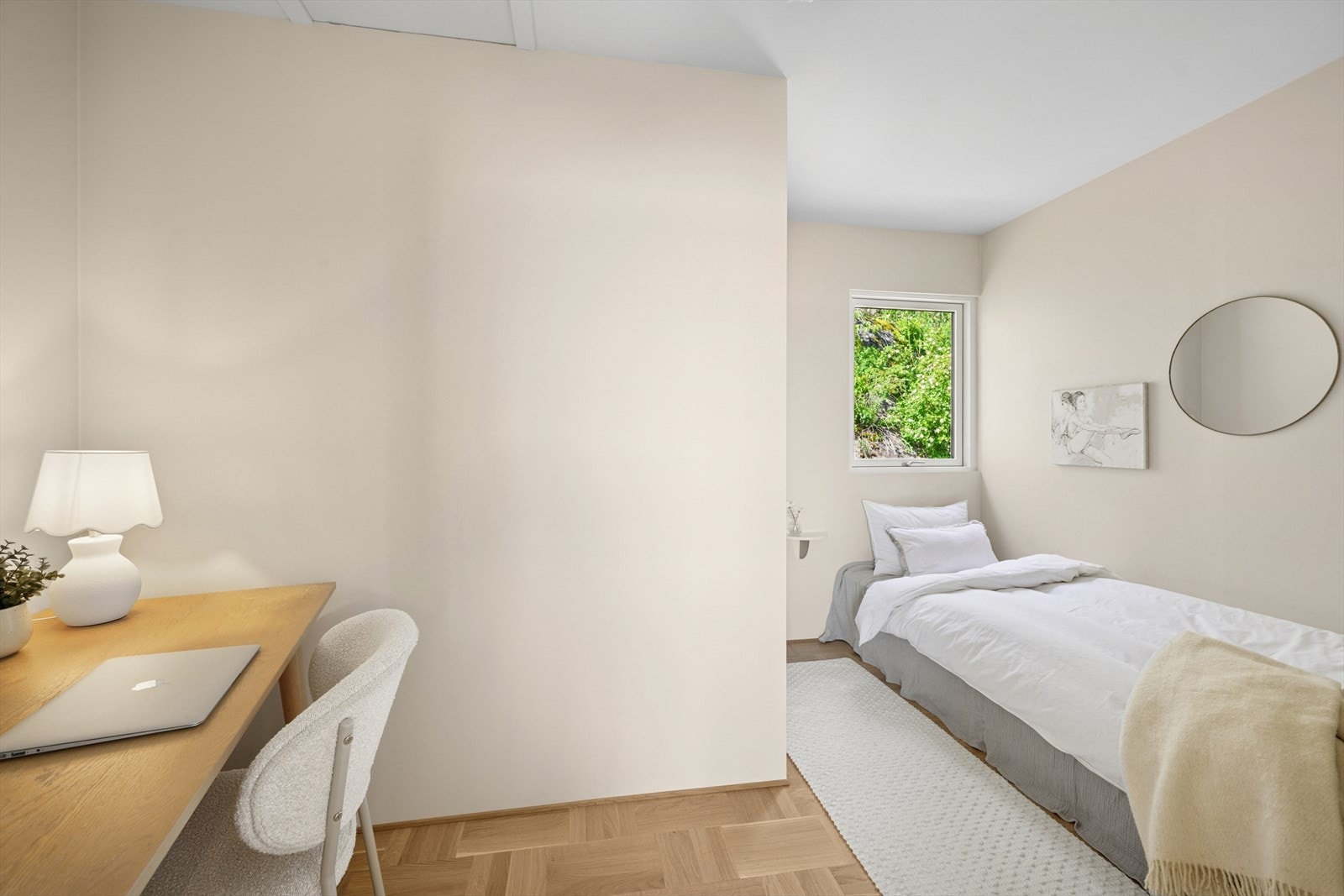 Det andre soverommet passer utmerket som kontor, gjesterom eller barnerom. Galleribilde