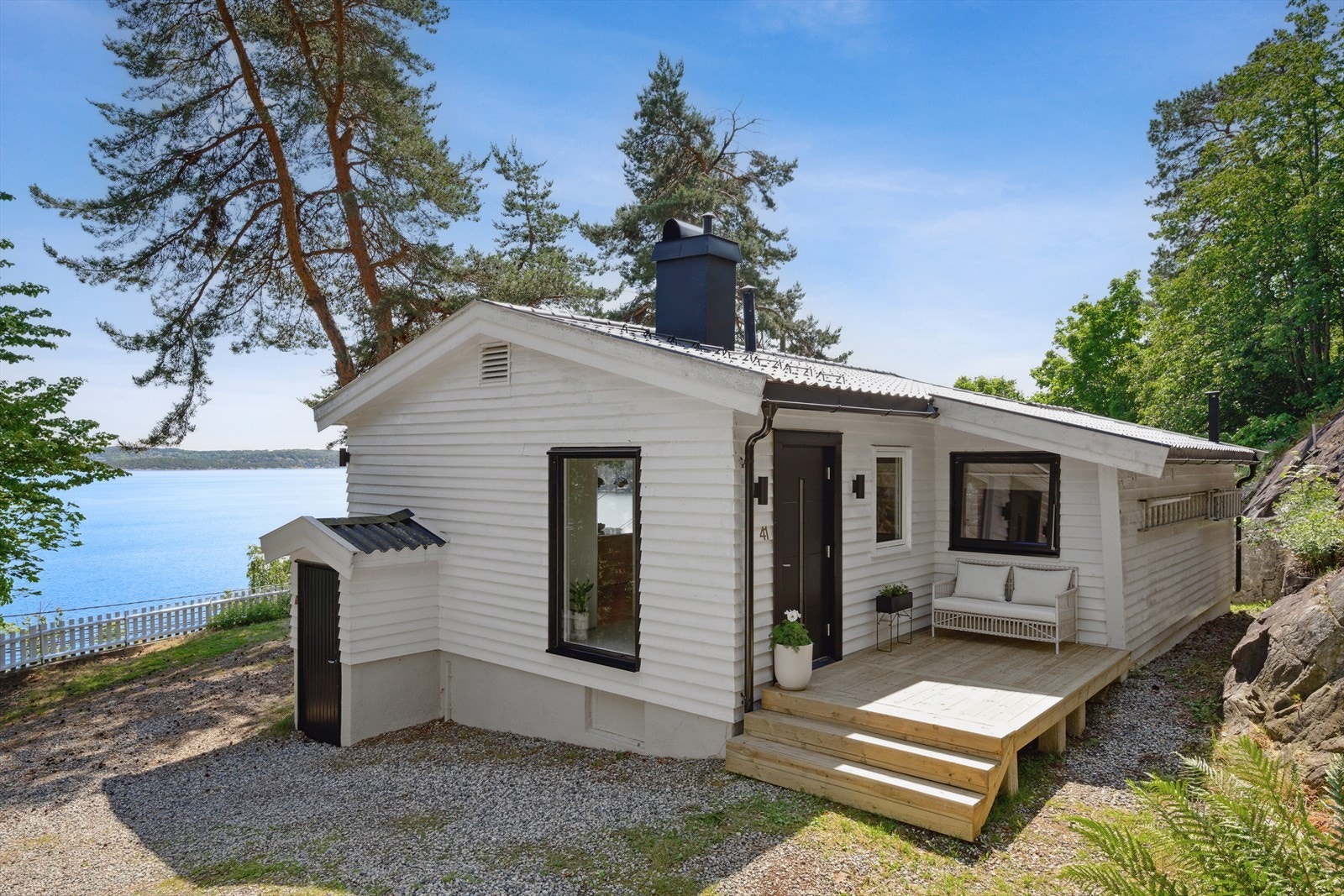 Velholdt enebolig, opprinnelig oppført i 1947, og senere tilbygget i 1974 og 1986. Huset har blitt oppusset og påkostet de siste årene. Galleribilde