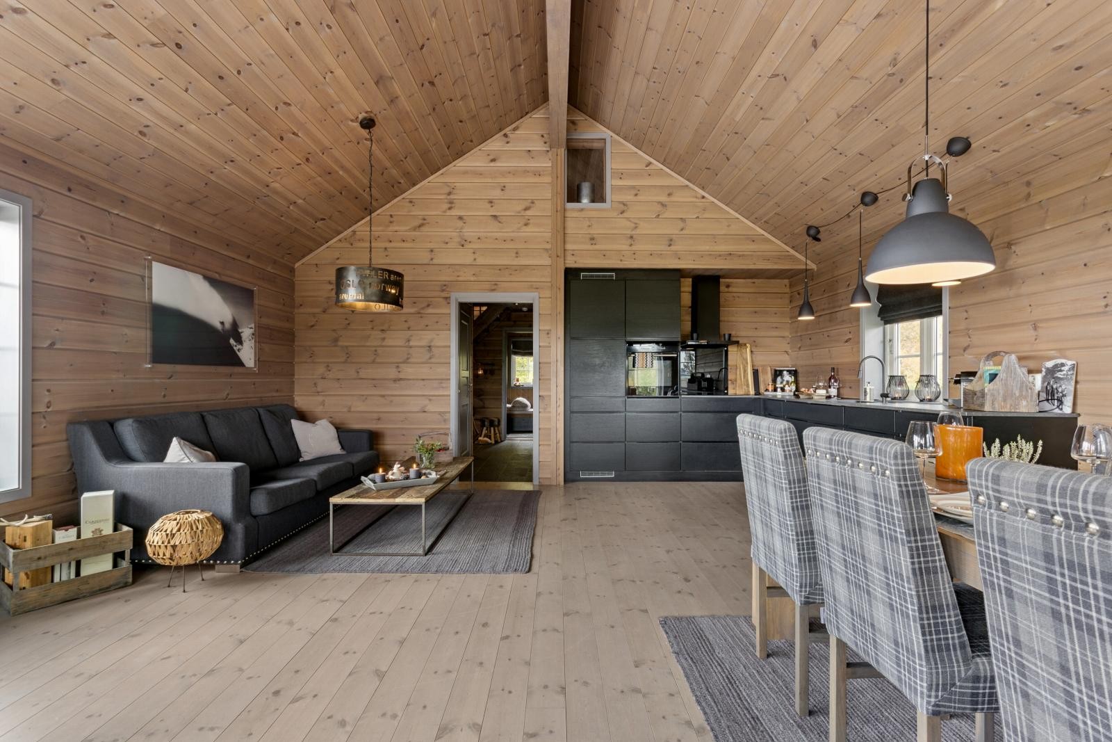 Nydelig takhøyde i stuen. Galleribilde