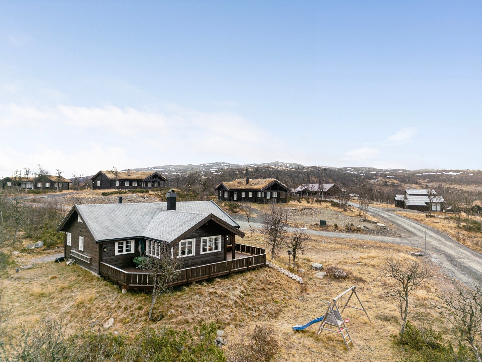 Vinterstid er det oppkjørte skiløyper rett i nærheten, med tilgang til et større løypenett som strekker seg over Lenningen-området. Galleribilde