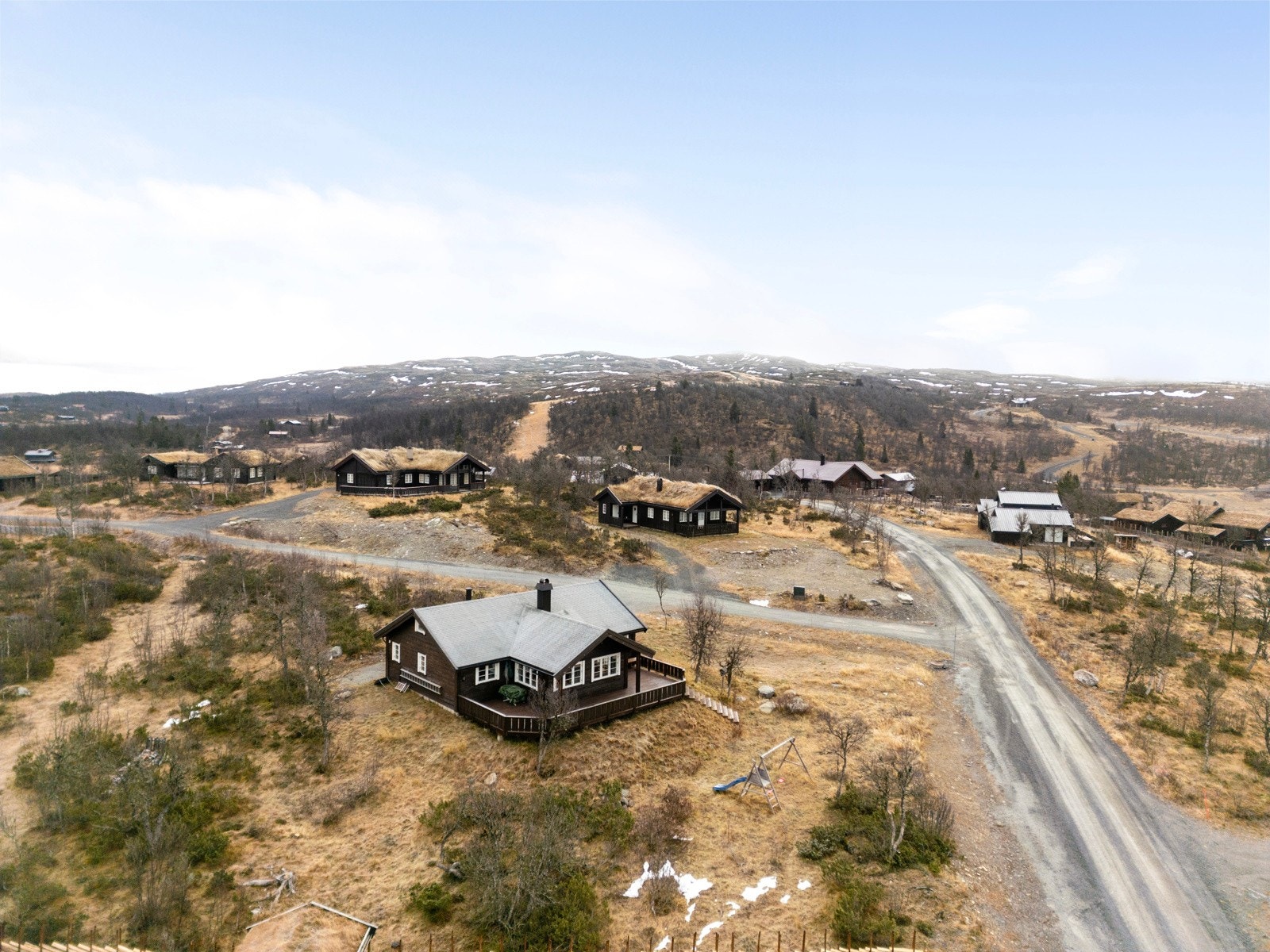 Kun en kort kjøretur unna ligger Gamlestølen, et familievennlig vintersportssted med eget skianlegg, barnebakker og skiutleie. Gamlestølen er kjent for sin hyggelige atmosfære og passer godt for både nybegynnere og barnefamilier. Galleribilde
