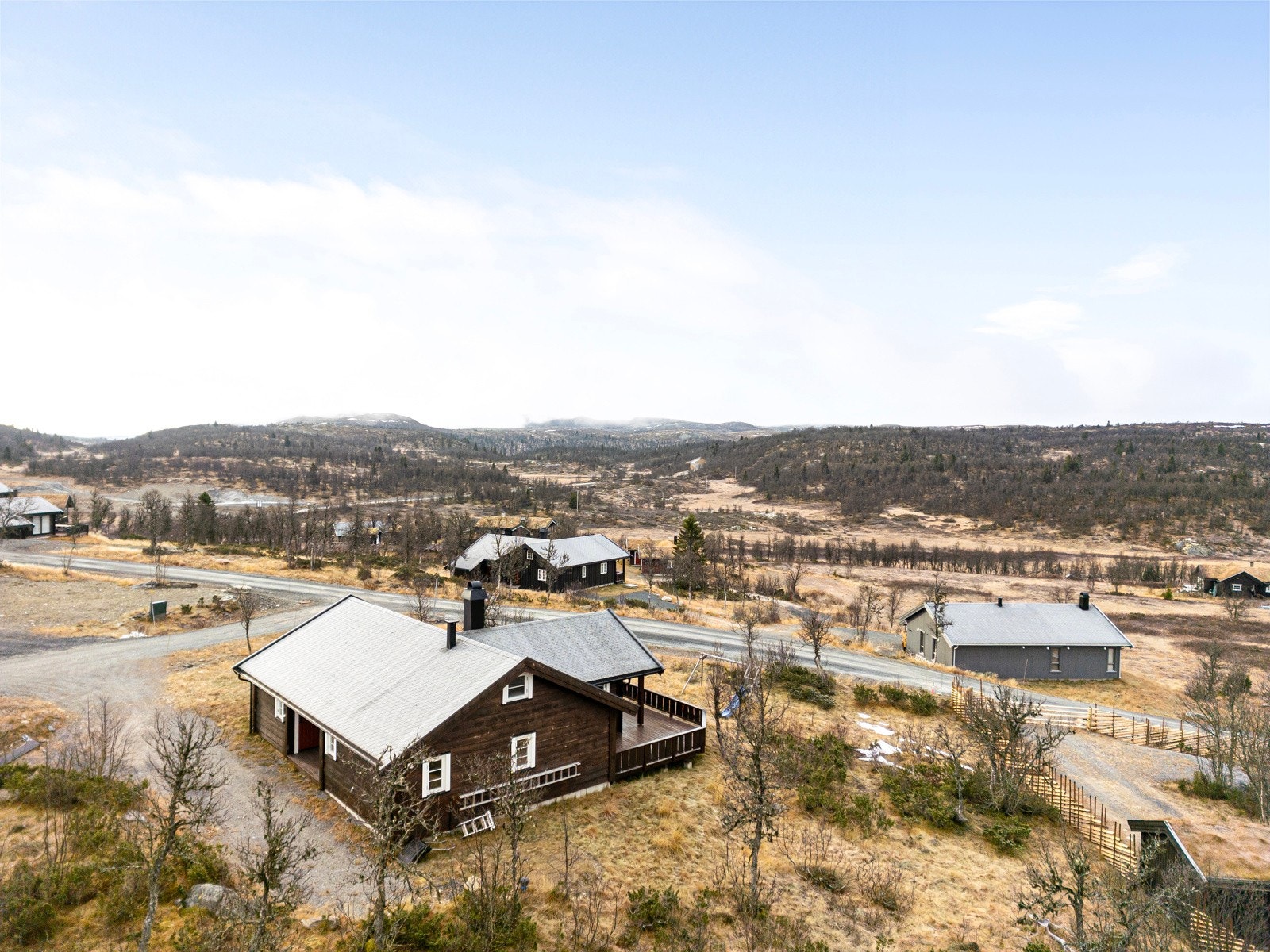 For den fiskeinteresserte er det flere gode fiskevann i området, og det er også muligheter for småviltjakt for den som løser jaktkort. Området er kjent for sitt rike dyreliv og naturskjønne omgivelser Galleribilde