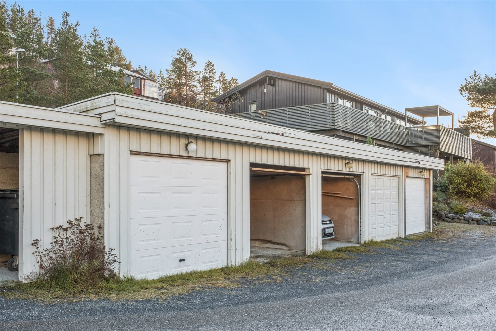 Garasje i rekke Galleribilde