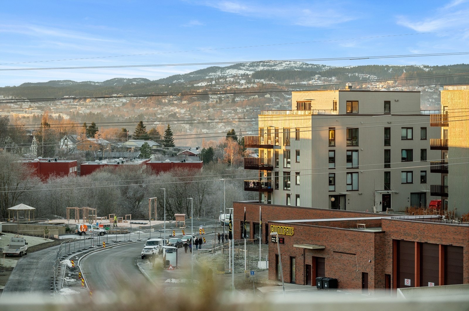 Splitter ny Bunnpris er reåpnet, og som også holder åpent på søndager. Bussholdeplass rett utenfor Galleribilde