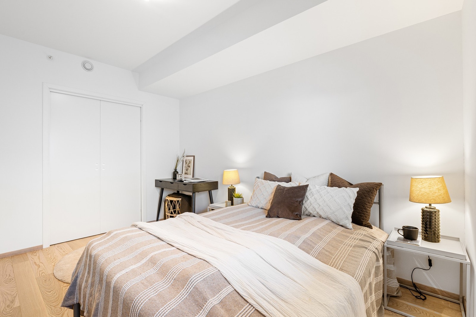 Leilighetens hovedsoverom er på hele 10,6 kvm og suppleres av garderoberom på ytterligere 3,8 kvm. Galleribilde