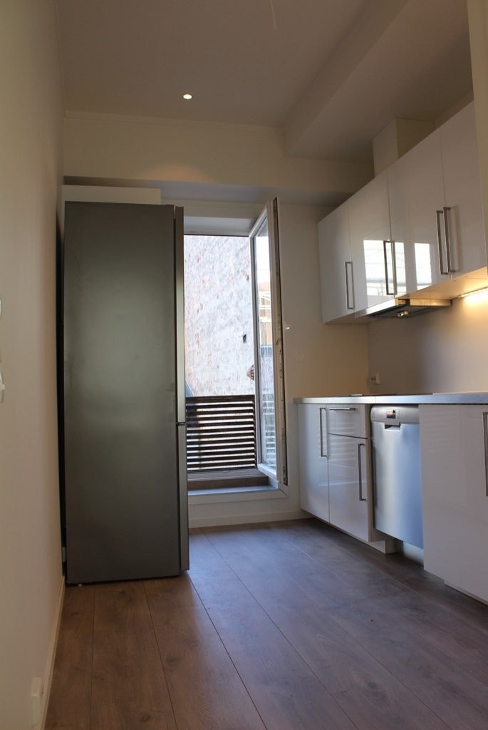 Kjøkken og utgang til balkong Galleribilde