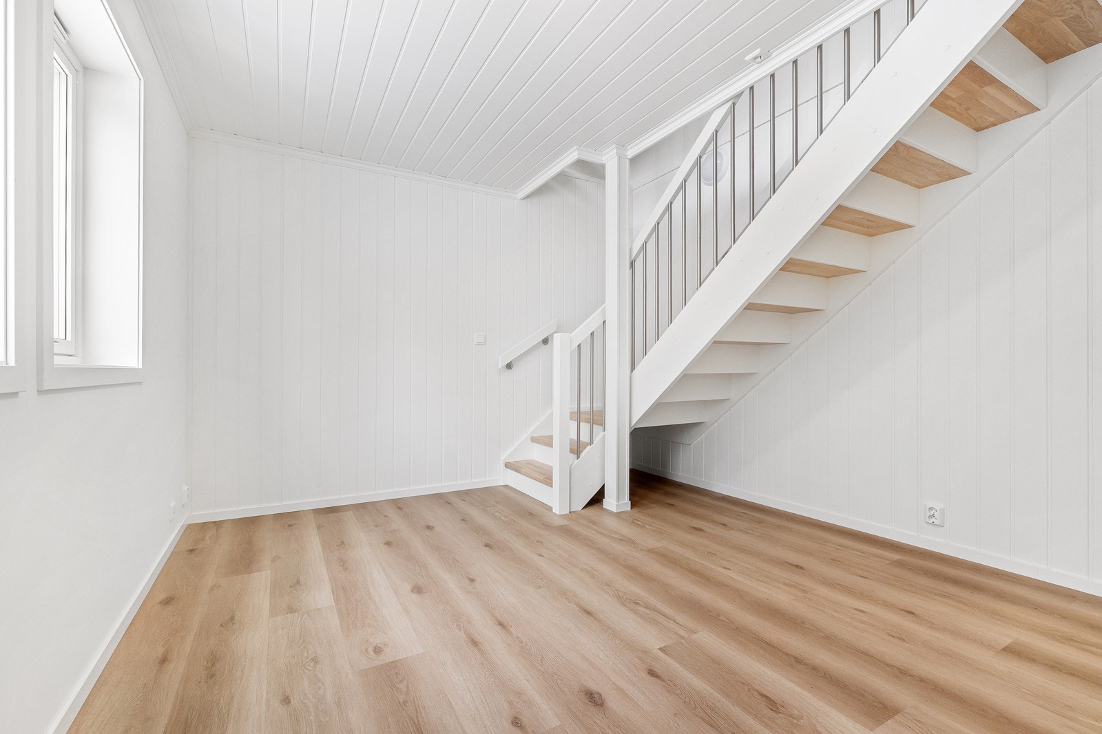 Kjellerstue/trapperom. Galleribilde