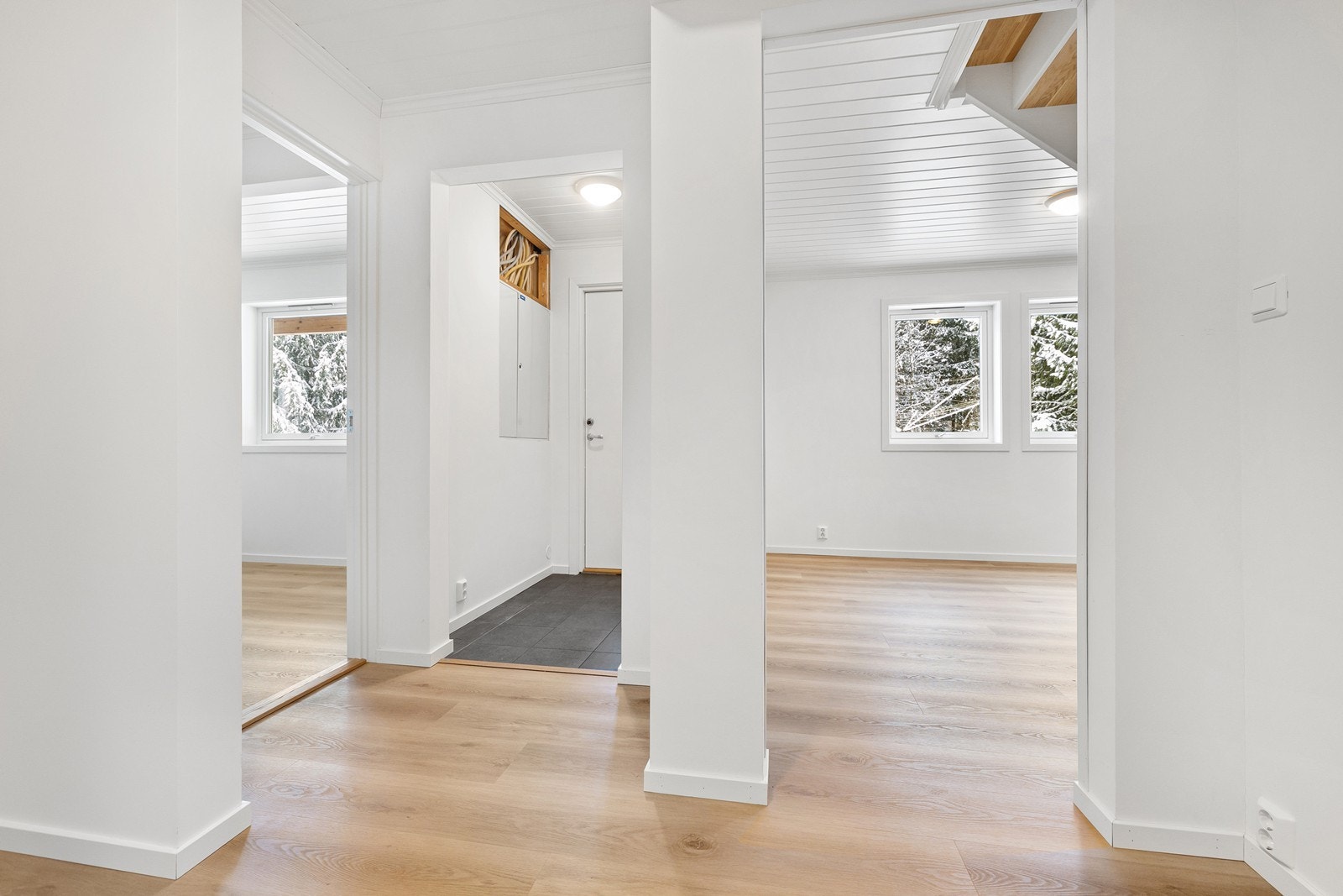 Entre og gang i kjelleretasjen. Galleribilde