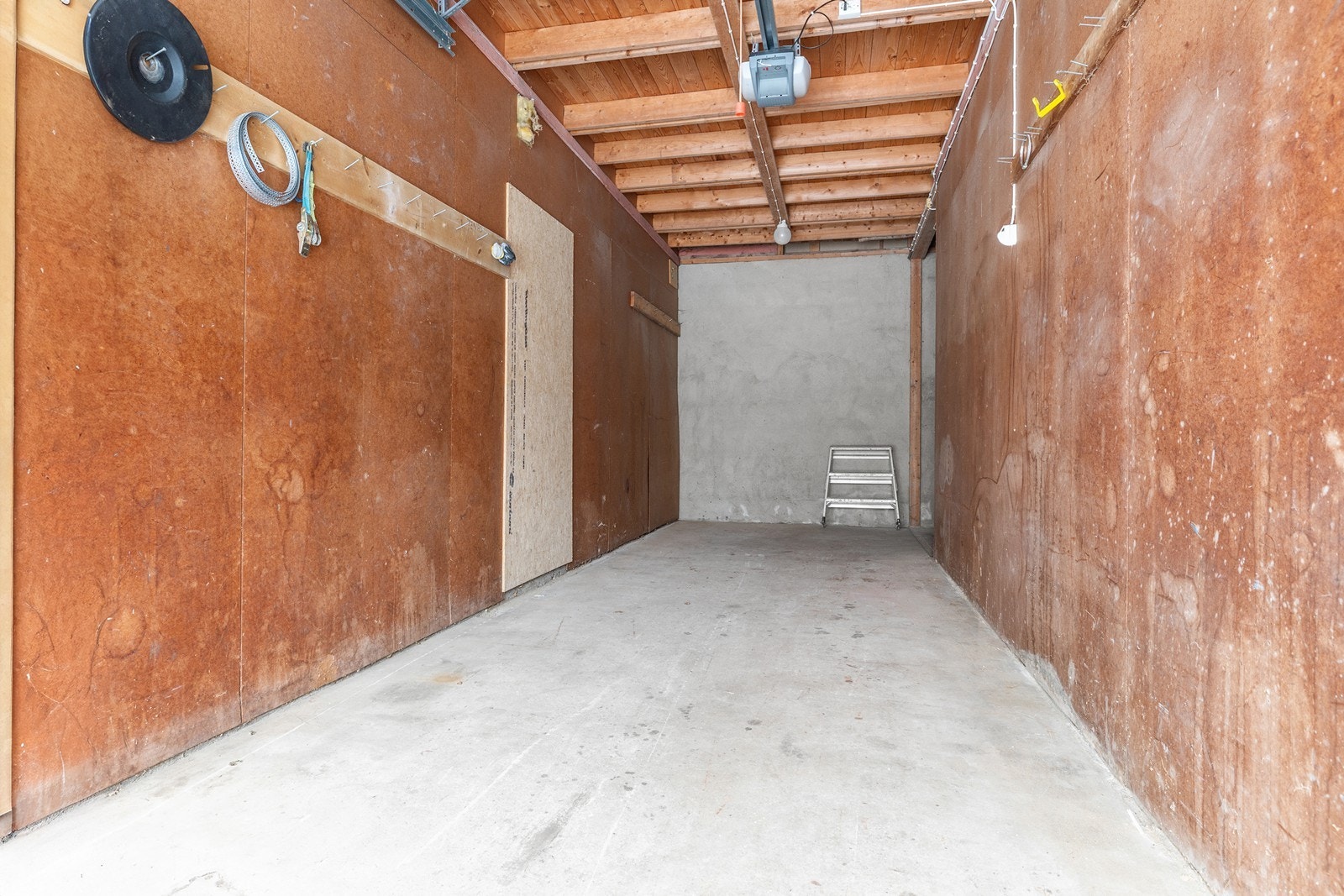 Garasje i driftsbygning. Galleribilde