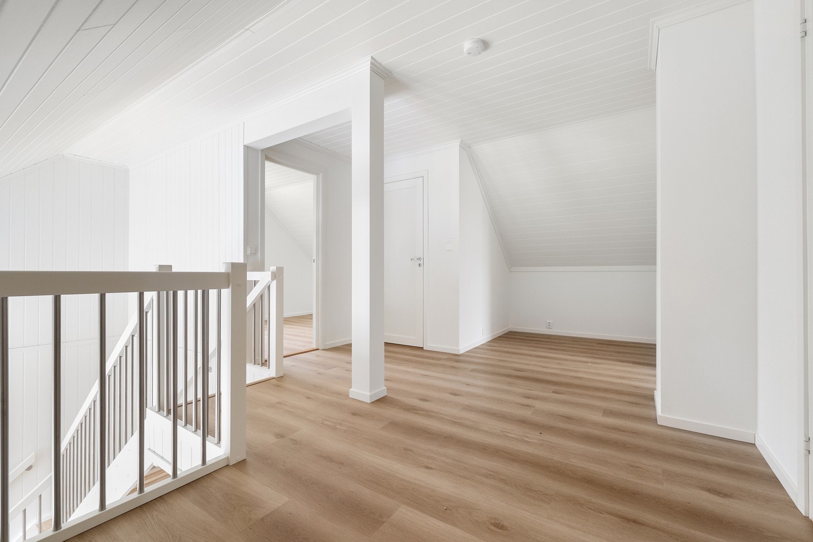 Trapperom i 2. etasje. Galleribilde