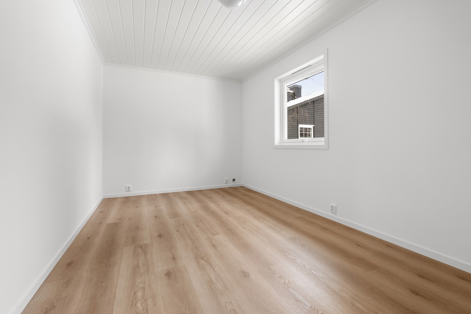 Soverom i 1. etasje av god størrelse. Galleribilde