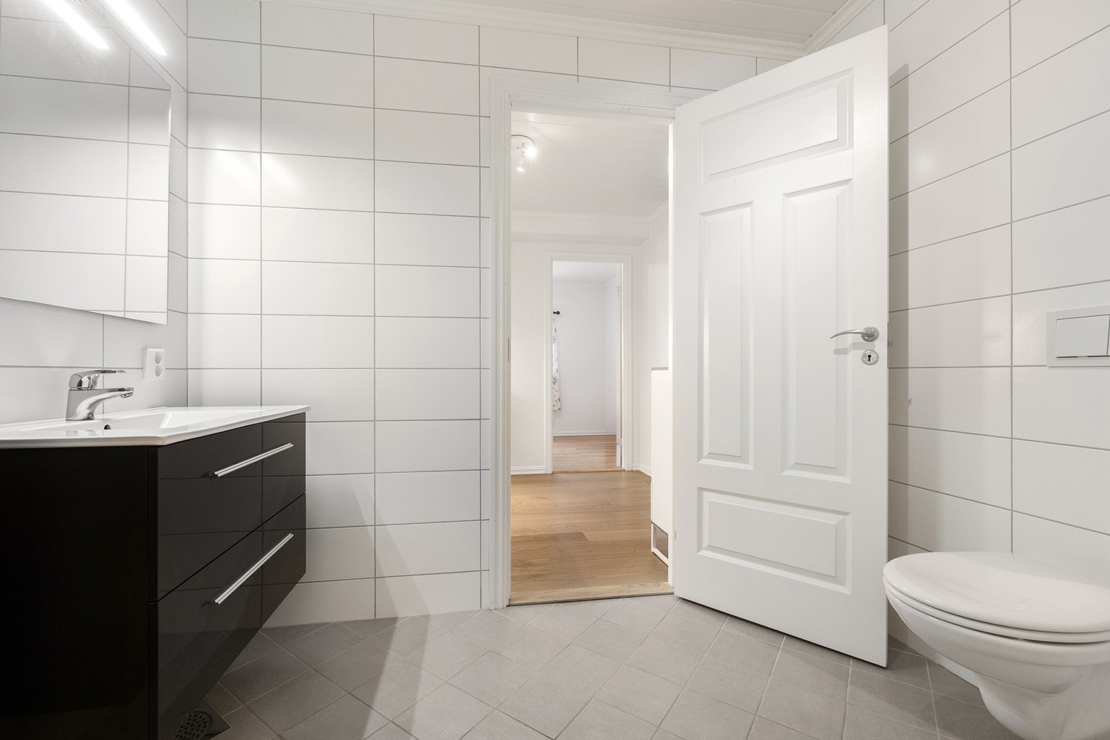 Flislagt bad i driftsbygningen. Galleribilde