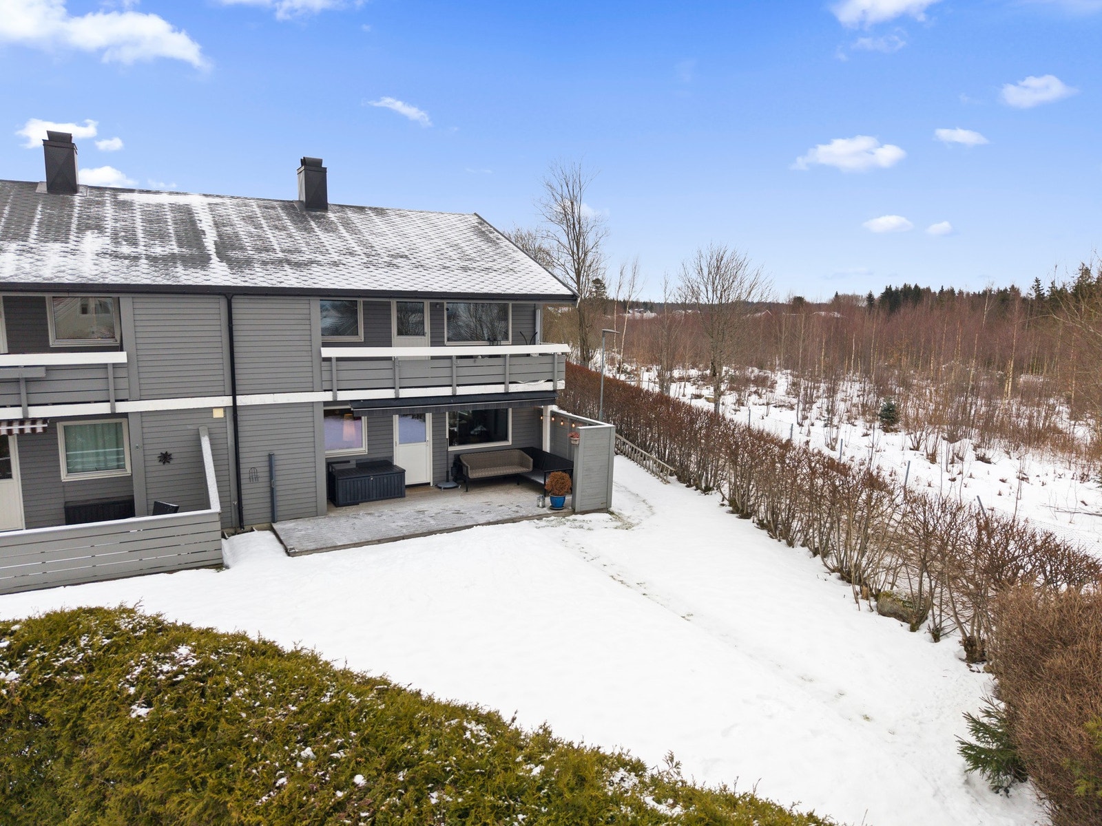 Fra boligen er det umiddelbar adkomst til Eldorskogen med lysløyper helt inn til speiderhytta Trampen, og videre byr området rundt Årungen på flotte turstier og skiløyper. Galleribilde