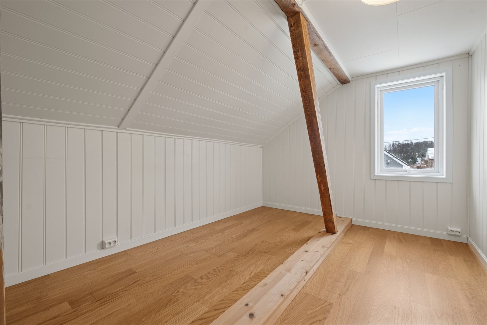 Begge soverommene har skrående tak på den ene siden. Galleribilde