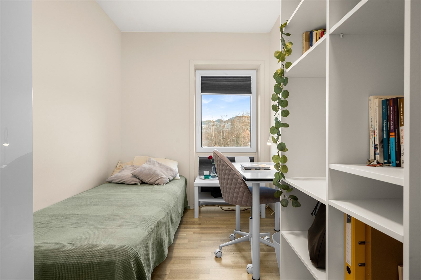 Det tredje soverommet er på 7,5m², med god plass til seng, skrivepult og skapløsninger. Galleribilde