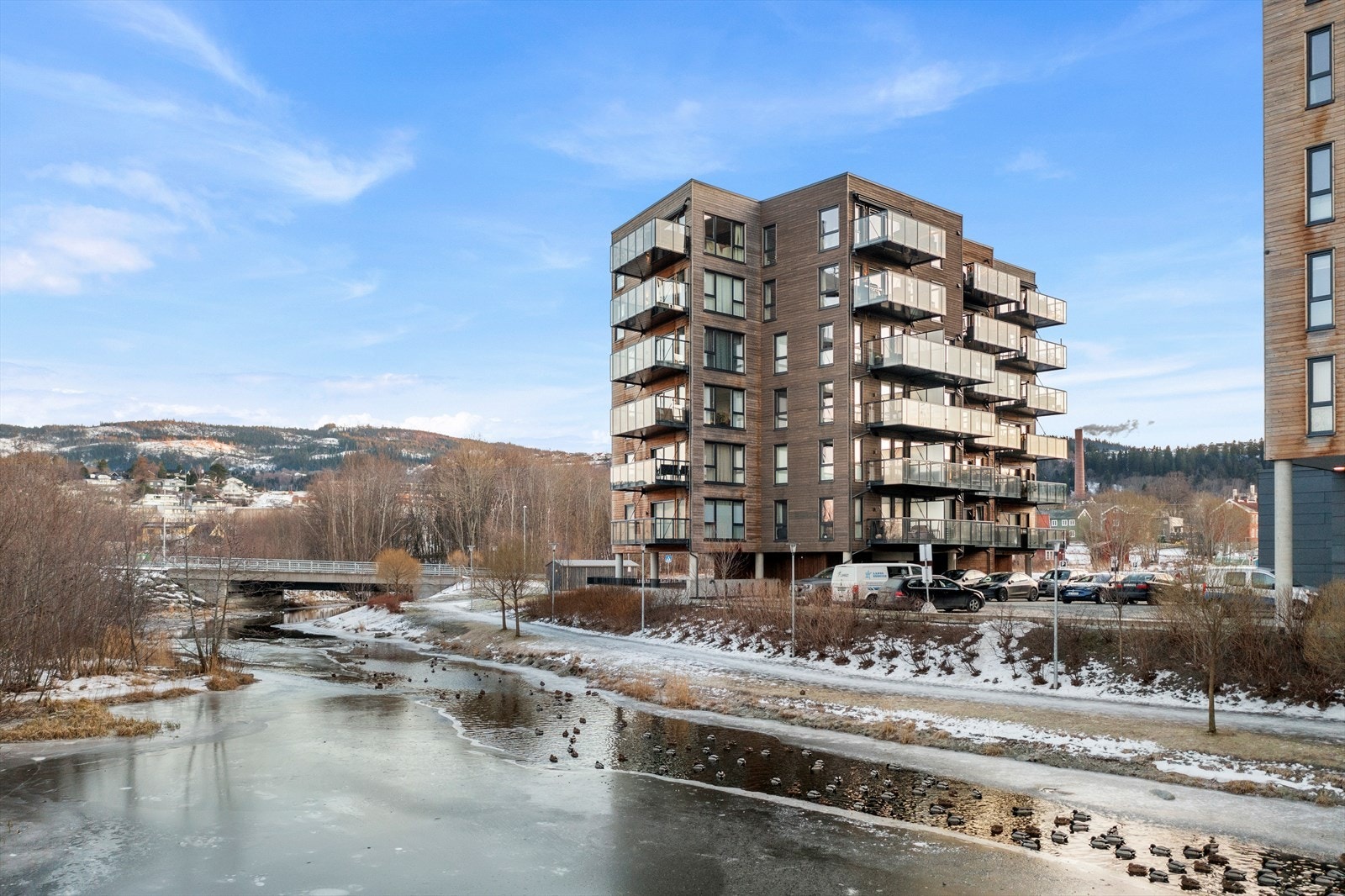 Ranheim stasjon ligger kun få minutters kjøretur unna, med gode togforbindelser til Trondheim sentrum, Trondheim lufthavn og videre både nord- og sørover. Galleribilde