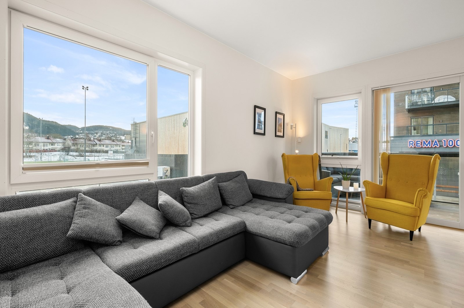 Ranheim aktivitetshall ligger like over gaten. Dette er en moderne flerbrukshall med blant annet kampsportsal, aktivitetssaler, cagefotballbane, kafeteria og ulike sosiale rom. Galleribilde