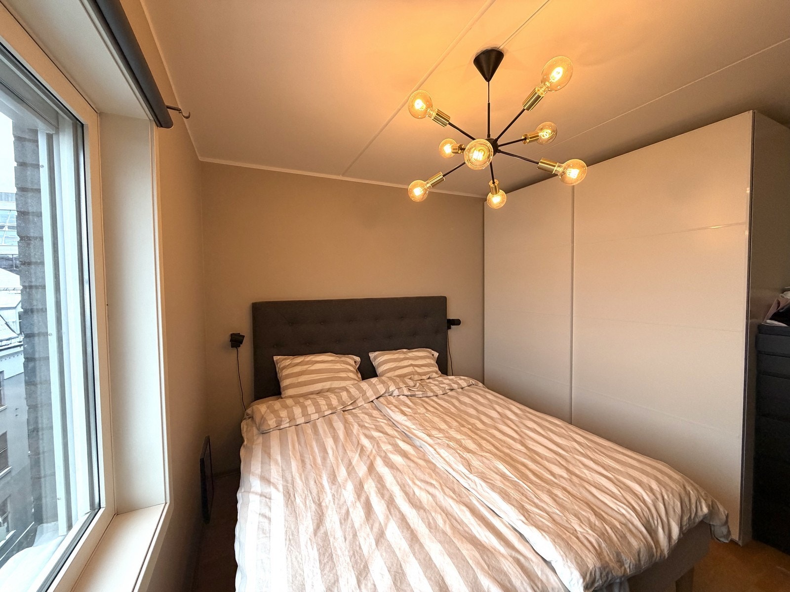 Hovedsoverom har godt med lagringsplass i garderobeskap. Galleribilde