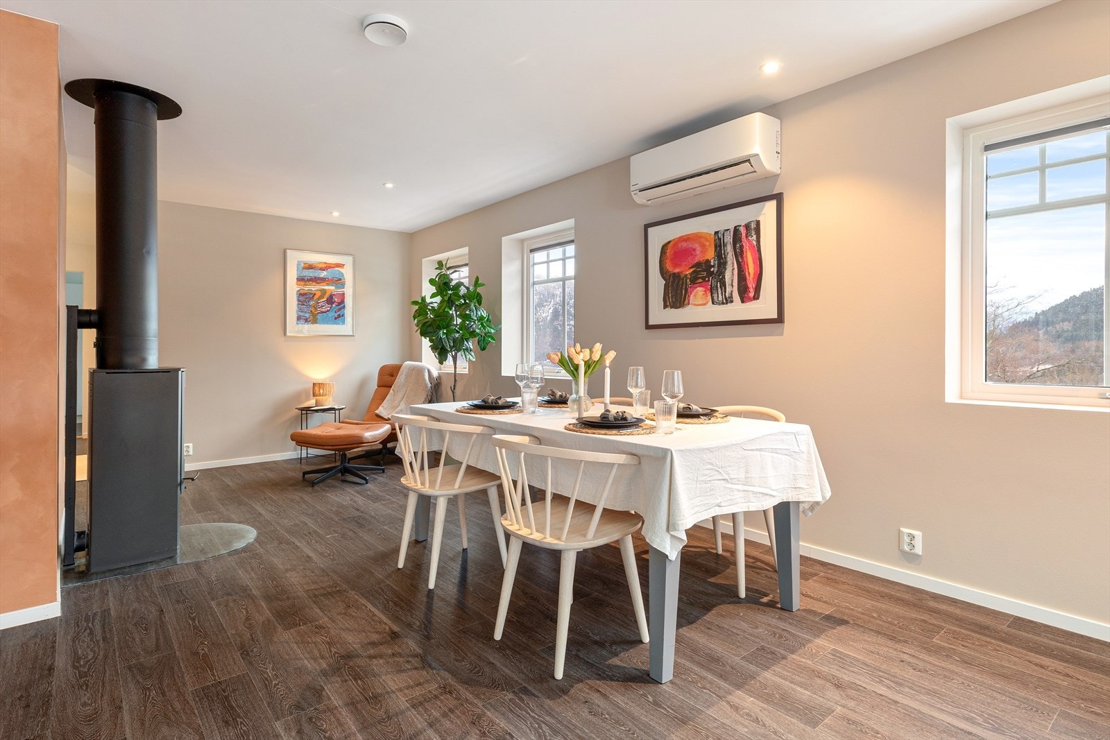 God plass til eteplass i lag med familie og vener. Galleribilde