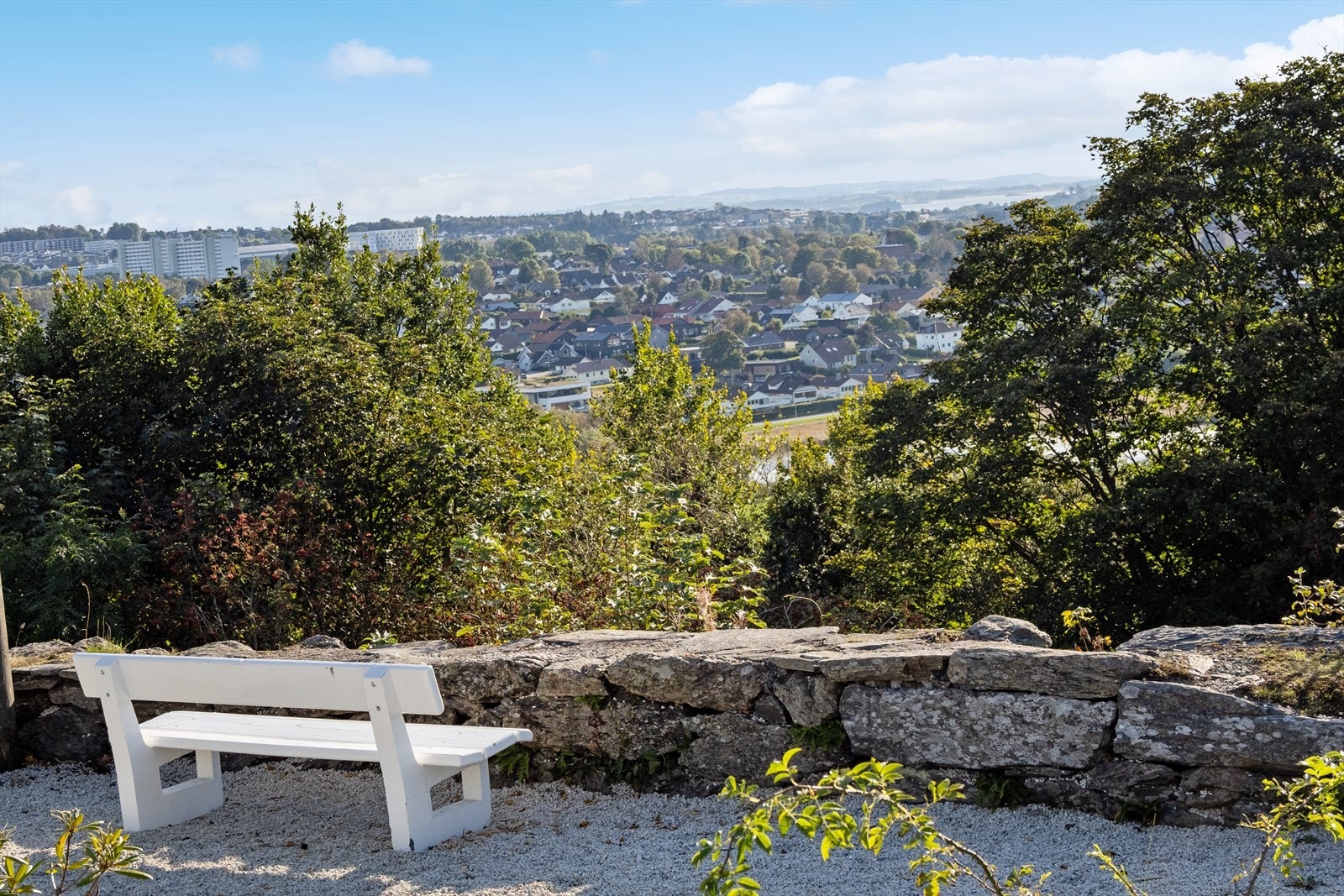 For flott utsikt, kan du spasere en tur til byhaugkafeen Galleribilde