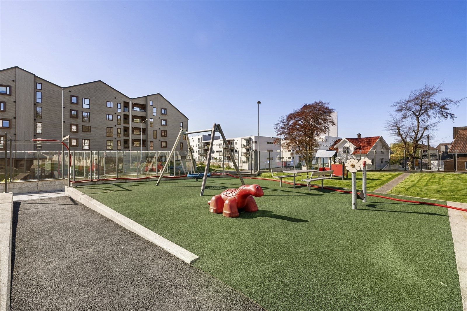 Sameiets tomt er pent opparbeidet. Galleribilde