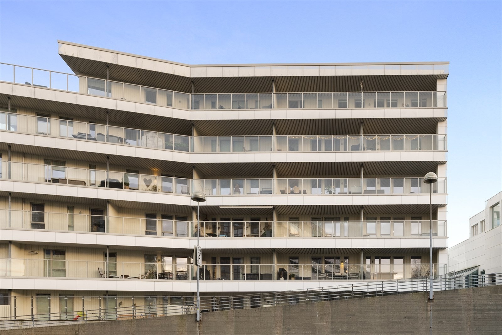 Beliggende med gåavstand til Sandnes sentrum nyter du en attraktiv og sentral plassering med alle byens fasiliteter innenfor kort rekkevidde. Galleribilde