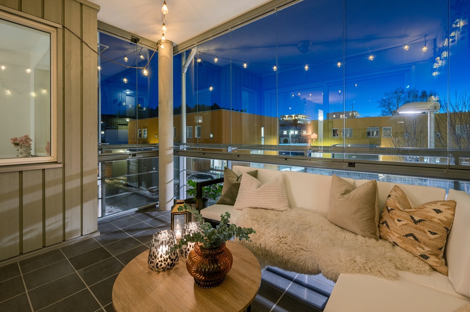 Den innglasset balkong kan den benyttes store deler av året. Galleribilde