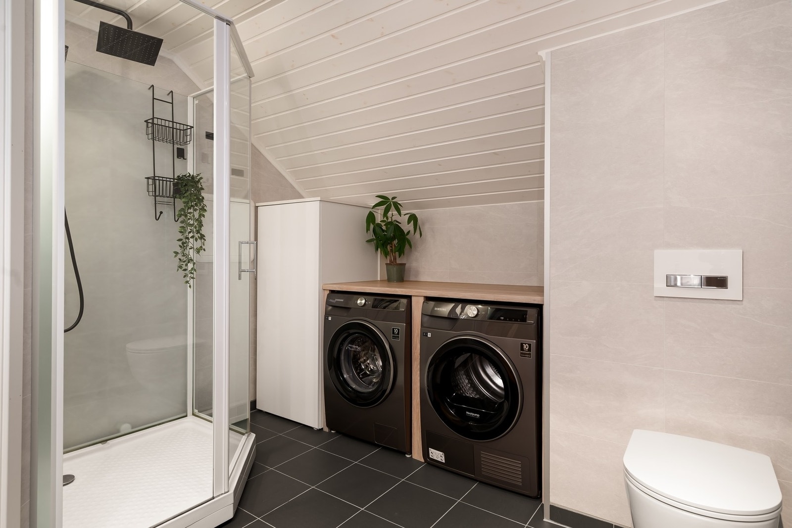 Bad/vaskerom i 2. etasje tilhørende hovedenheten. Galleribilde