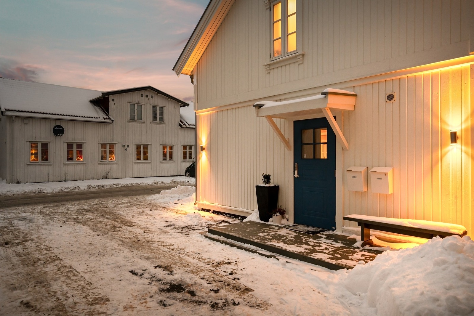 Deler av første etasje er innredet som en hybel som har blitt utleid som del av egen bolig. Galleribilde