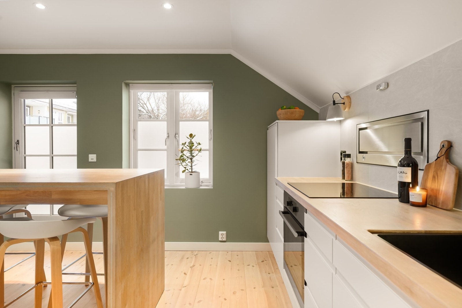 Kjøkkenet er fra HTH, 2018. Galleribilde