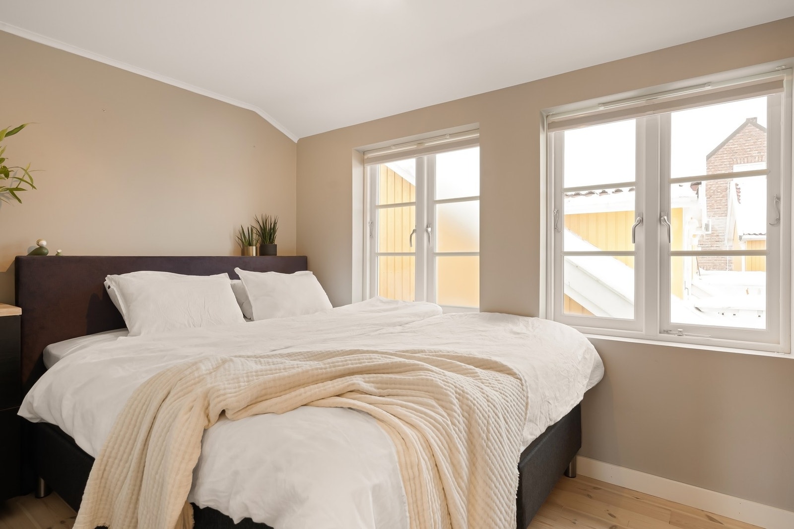 Hovedenheten har to romslige soverom. Dette ligger i 2. etasje. Galleribilde