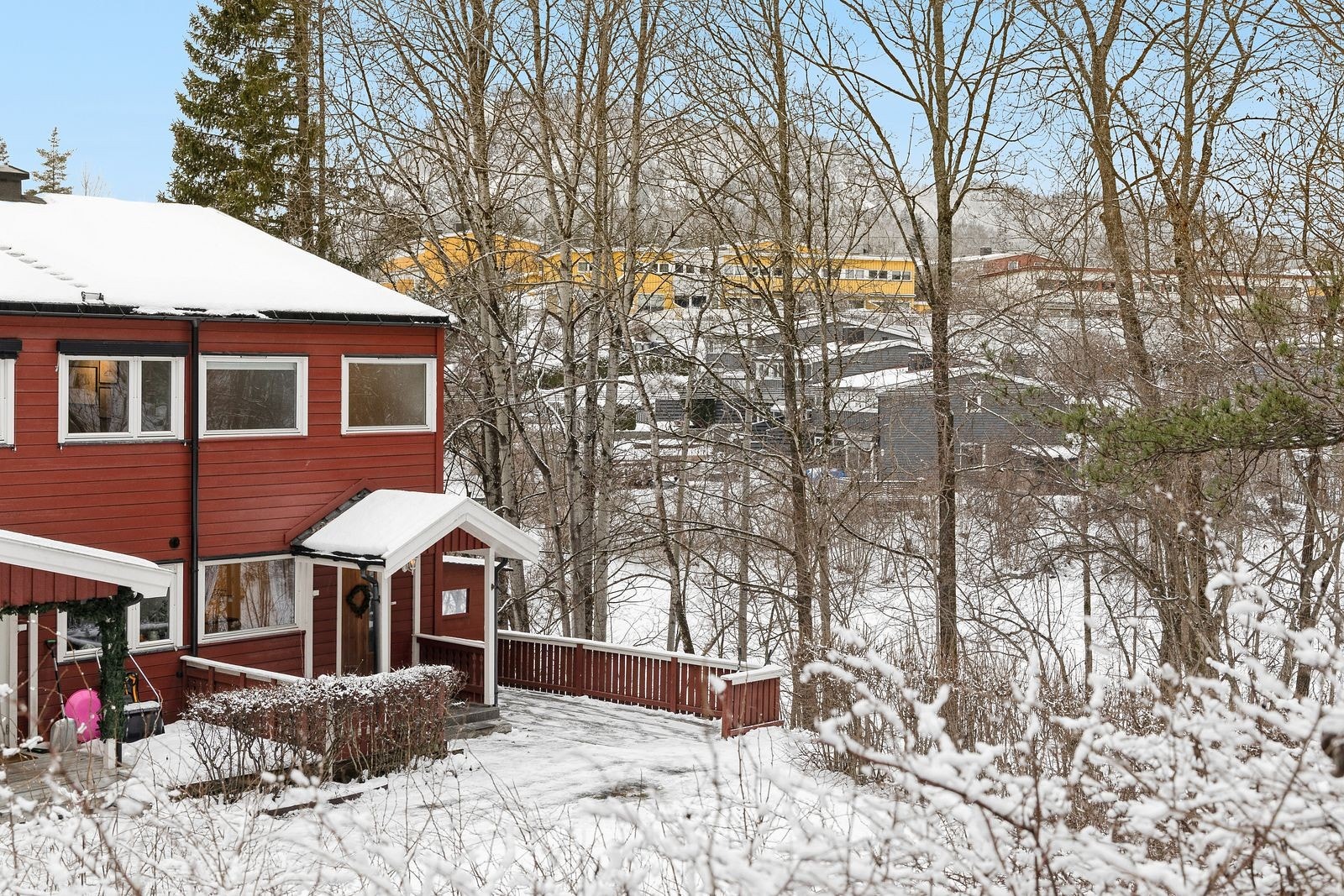 Oversiktsbilde av fasaden Galleribilde