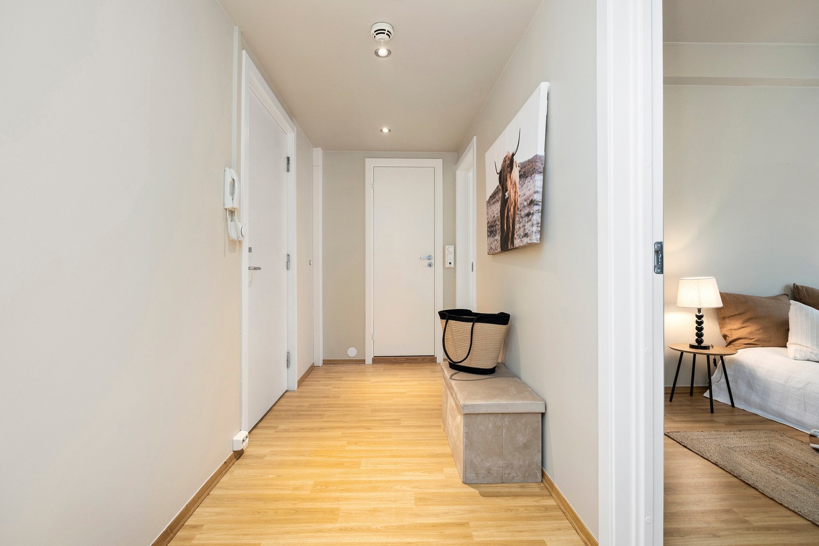 Entré med tilgang til soverommene og baderommet. Galleribilde