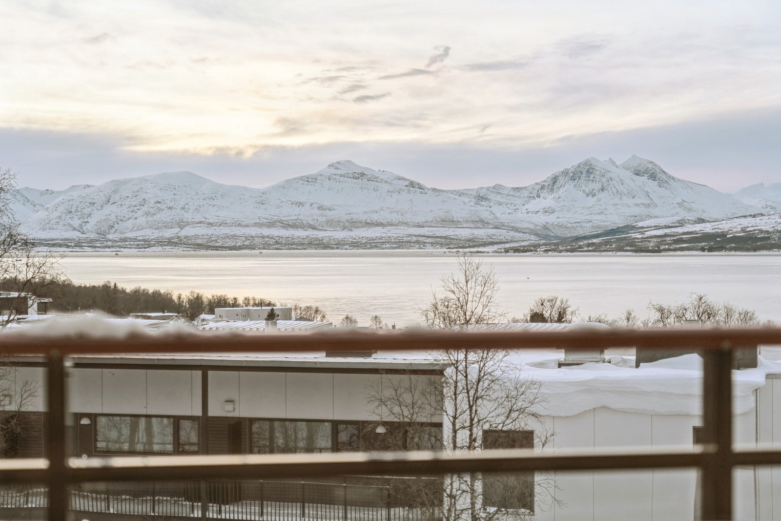 Fantastisk utsikt mot omkringliggende natur. Galleribilde
