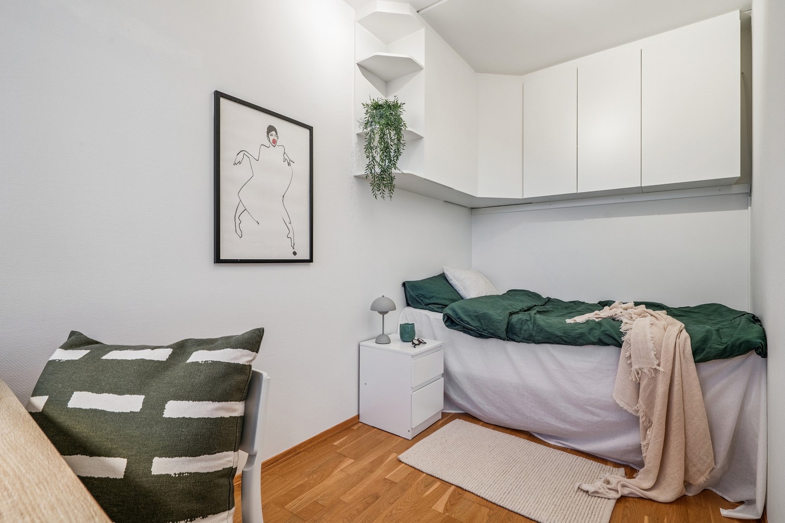 Soverom 2 ligger i direkte tilknytning til stuen. Galleribilde