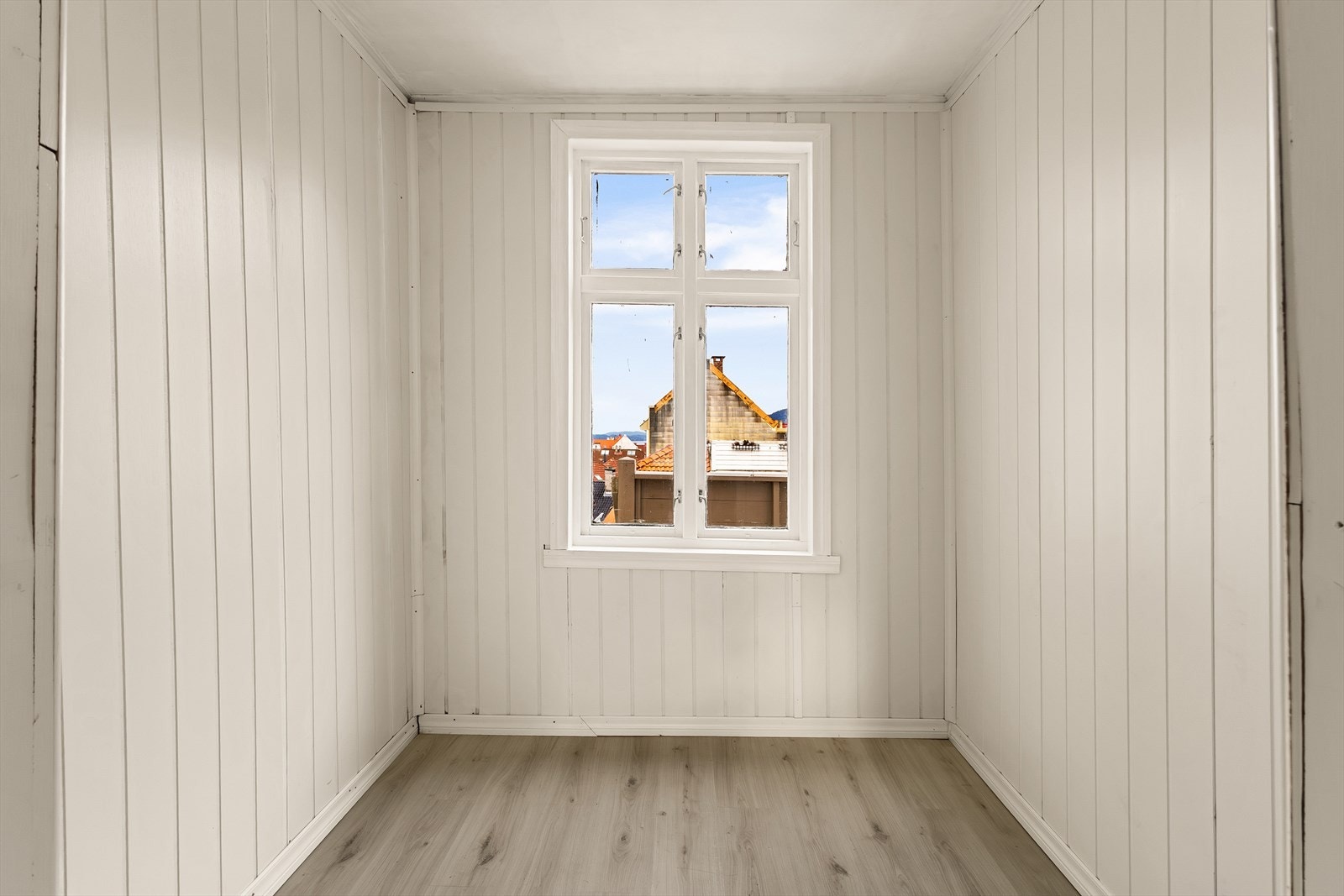 Rom fra stuen i 2. etasje som kan brukes som kontor. Galleribilde