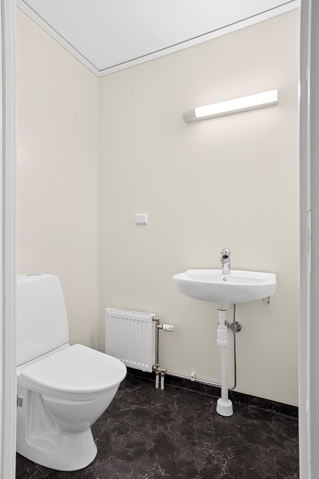 Boligen har også en praktisk separat WC i 1.etg Galleribilde