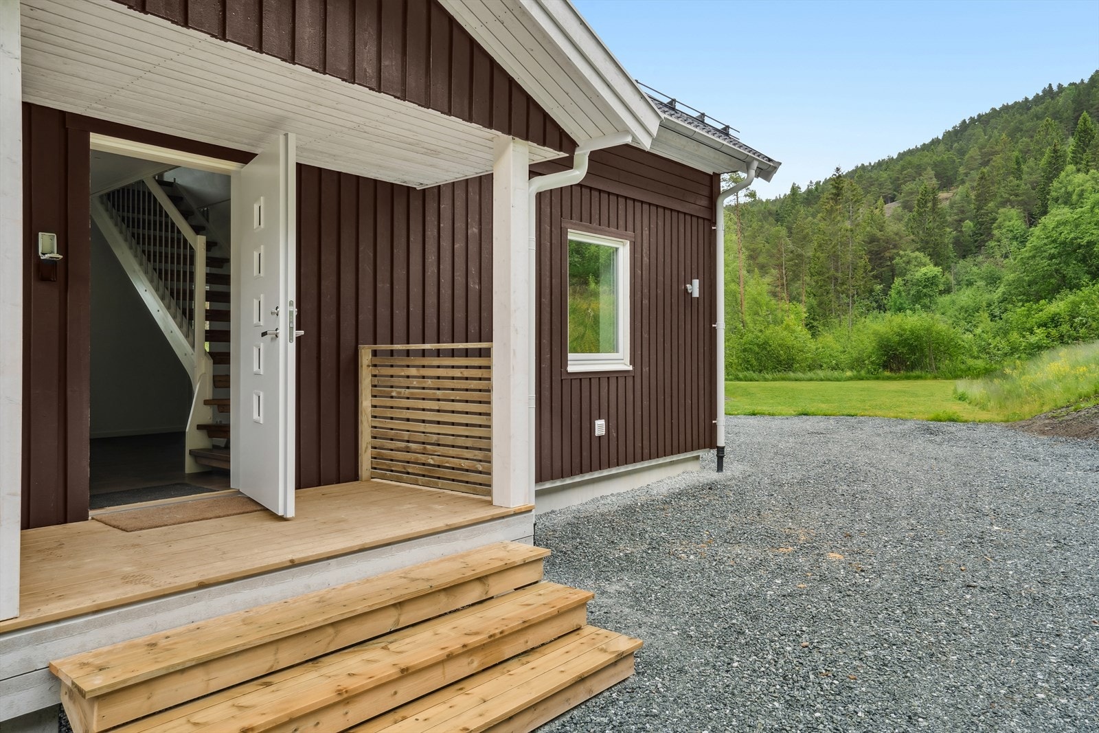 Boligen ble ferdigstilt i 2025 og består i dag av 2 beboelsesplan med mulighet for utleie ved behov Galleribilde