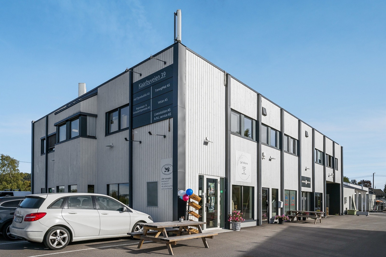 Legg gjerne turen innom Fysen Kro & catering for en matbit. Kun 3 minutters spasertur fra boligen Galleribilde