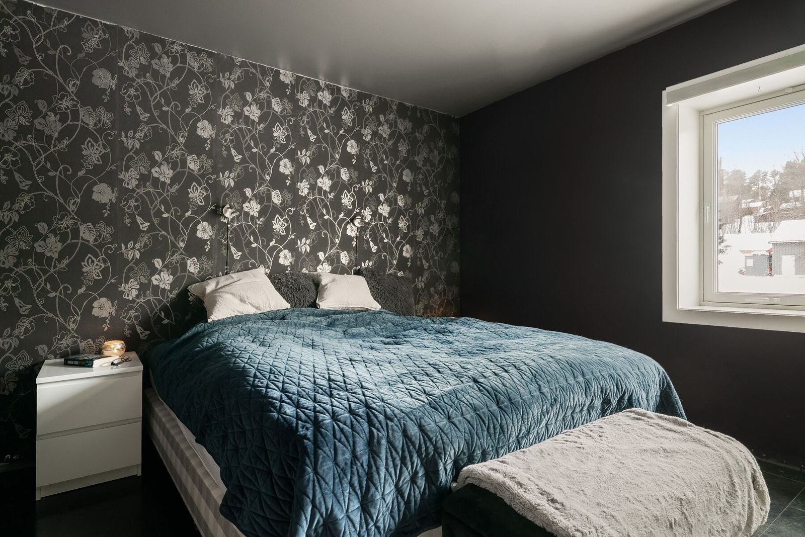 Vinduer slipper in god med naturlig lys til rommet. Galleribilde