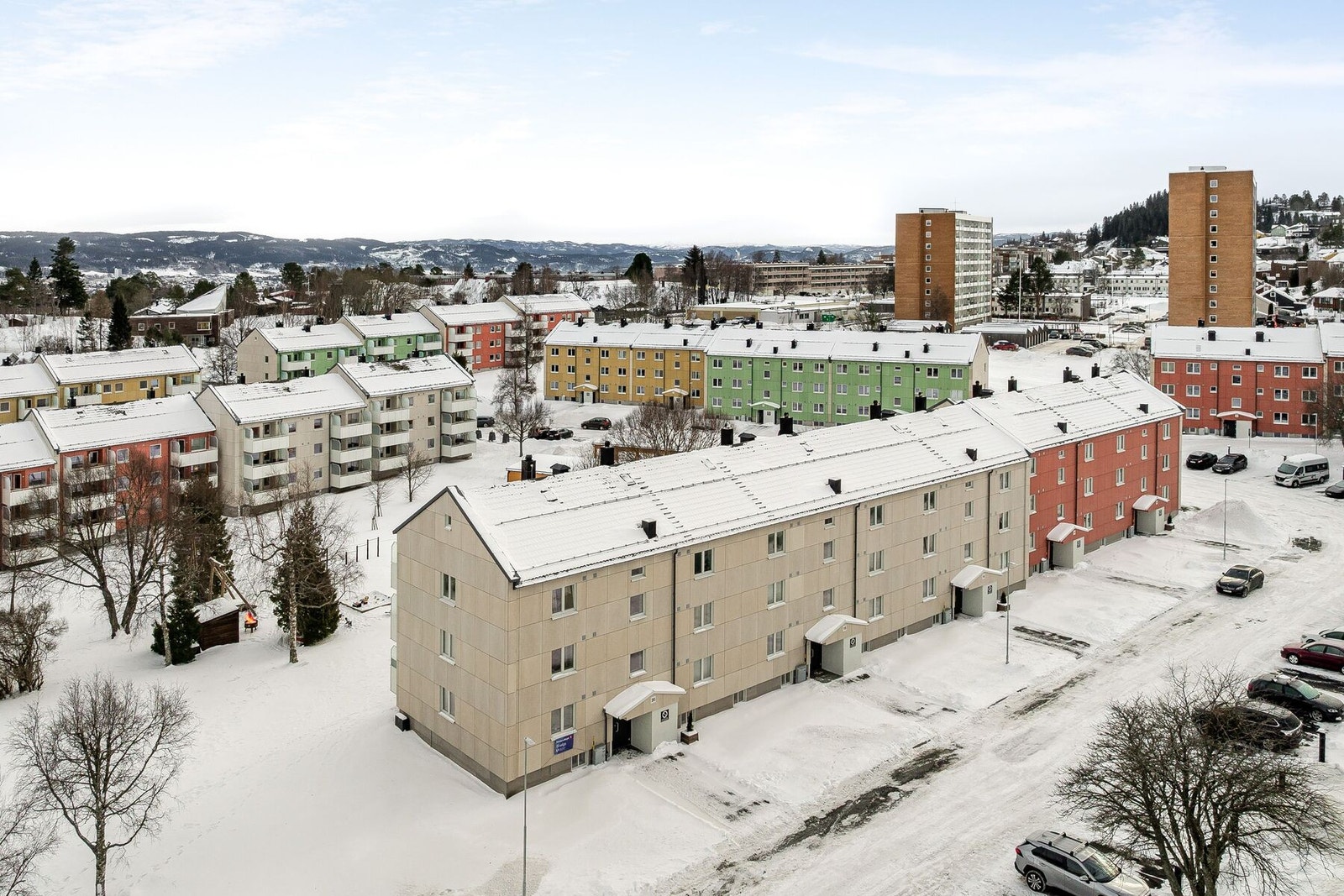 Leiligheten har en attraktiv beliggenhet på Sverresborg, med kort vei til Bymarka og et godt utvalg av servicefasiliteter som dagligvarebutikker, kjøpesenter og barnehager. Galleribilde