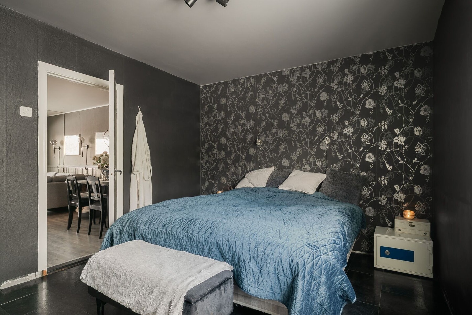 Soverom på 12,5 m² har god plass til dobbeltseng. Galleribilde