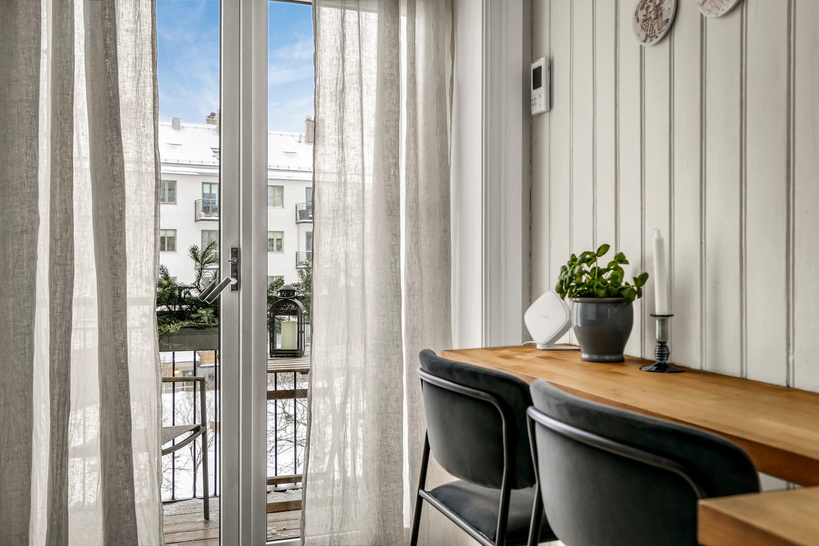 F.utg utgjør kr 5.009,- pr mnd og inkluderer bl.a: Renter, avdrag, fibertilkobling, forsikring, komm avg., honorarer, drift, vedlikehold, støm fellesarealer, varmtvann/vann og trappevask Galleribilde