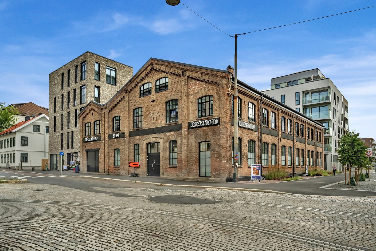 Dagligvare, kollektivtransport og servicetilbud er alt innen komfortabel gangavstand. Galleribilde