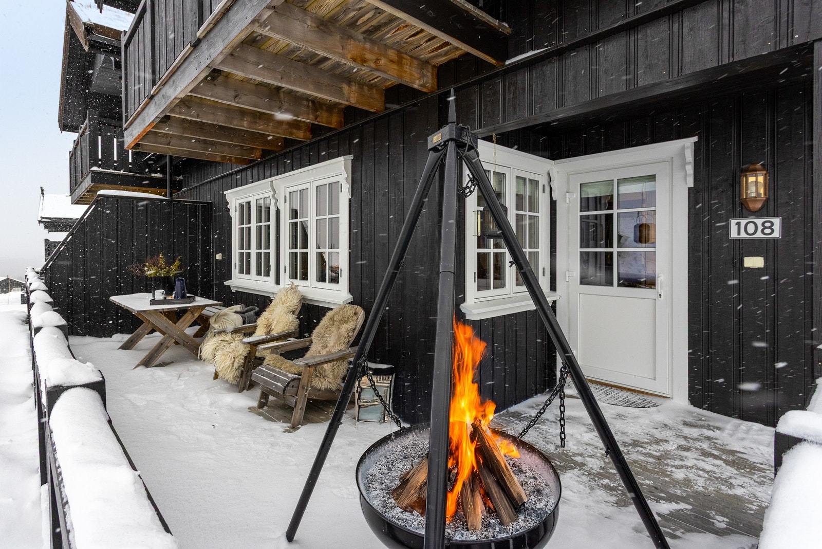 Hytta har en vestvendt beliggenhet og optimale solforhold hele året Galleribilde