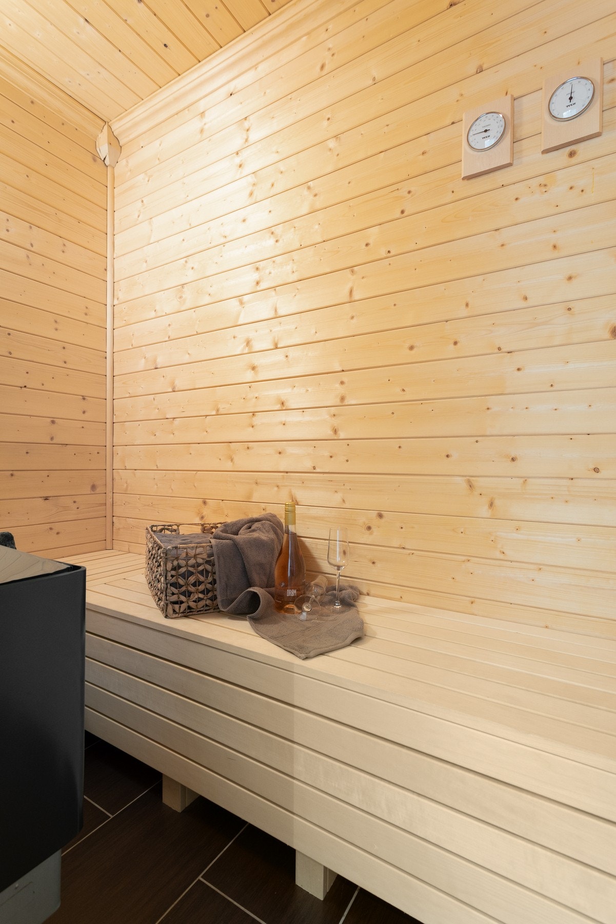 Deilig badstue som gir luksusfølelsen på hytta. Her kan man nyte freden og roen etter en lang dag i bakken Galleribilde