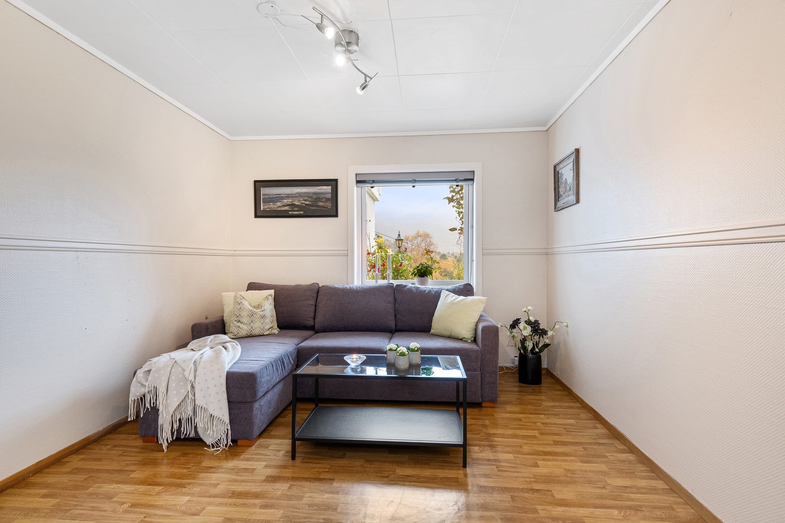 Soverom 4: Fungerer idag som kjellerstue. Galleribilde