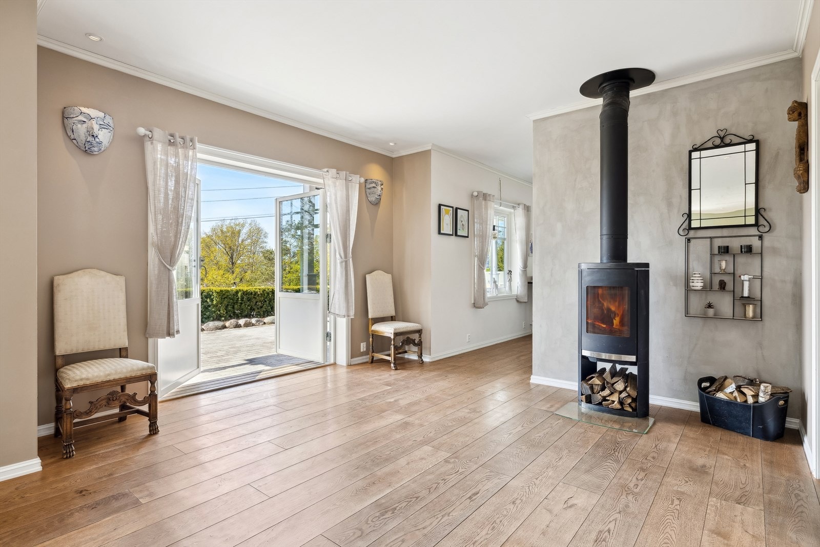 Her er det montert en peisovn for hygge og varme på kalde dager. Galleribilde