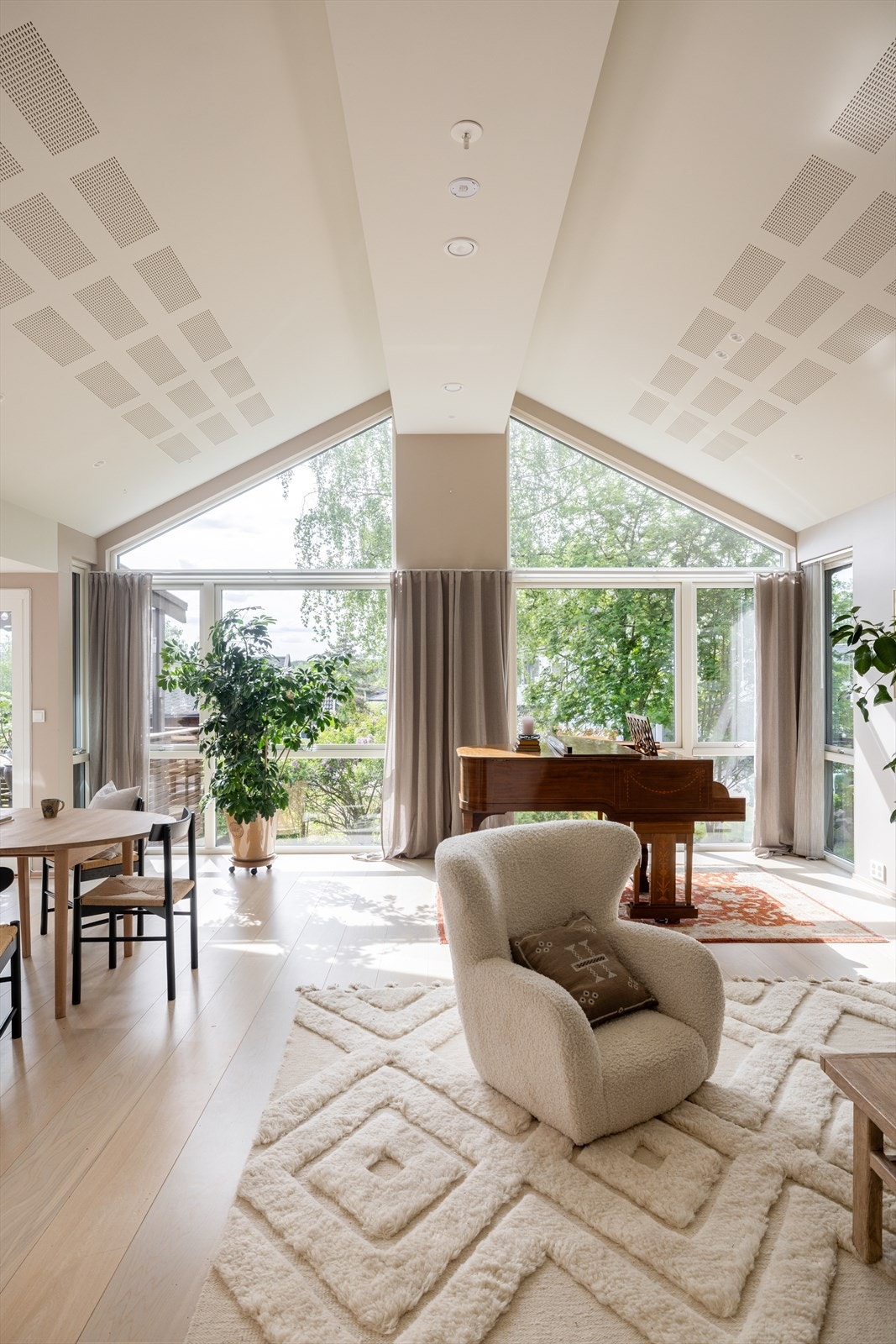 Det ble lagt inn balansert ventilsasjon i hele huset ifm. påbygg i 2019. Galleribilde